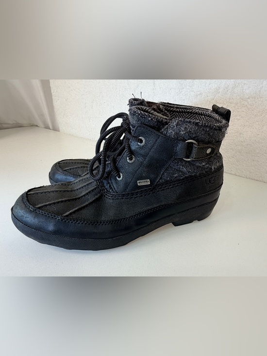 UGG Shoes - UGG Australia Waterproof Duck Boots Wool Lined Black Womens Size 9